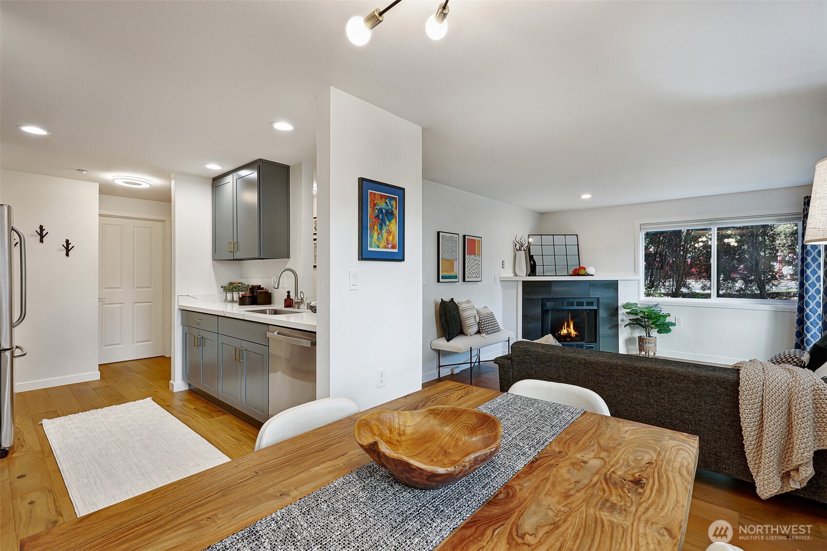 2512 E Madison Street Unit: 401