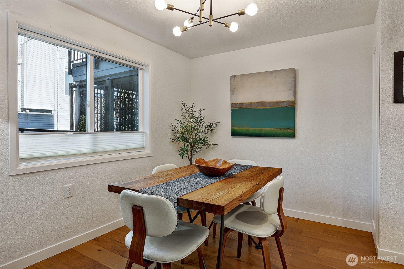 2512 E Madison Street Unit: 401