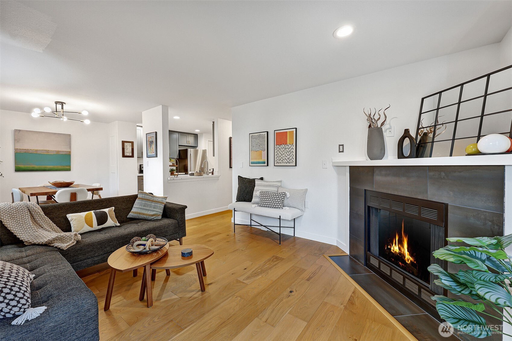 2512 E Madison Street Unit: 401