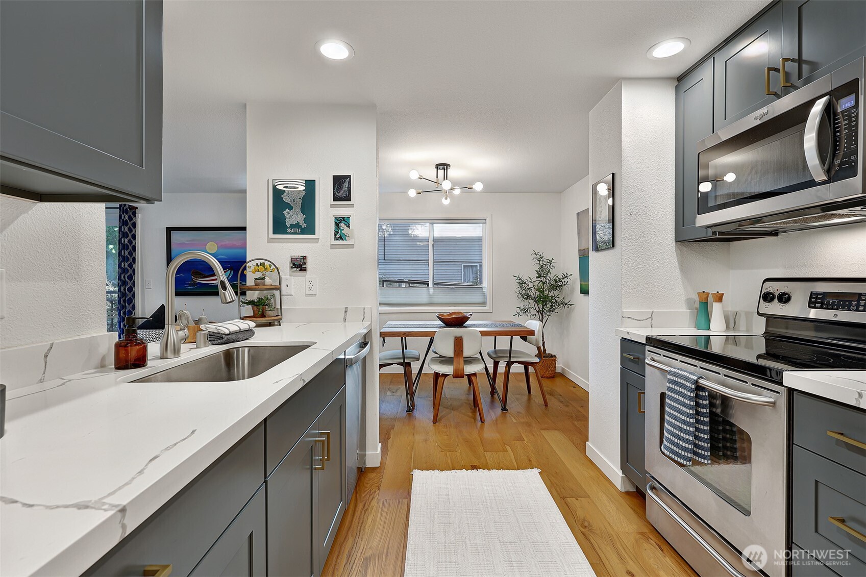 2512 E Madison Street Unit: 401