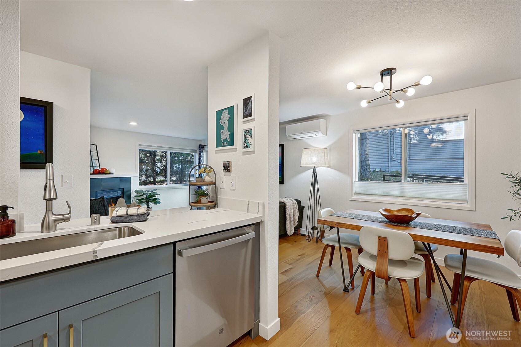 2512 E Madison Street Unit: 401