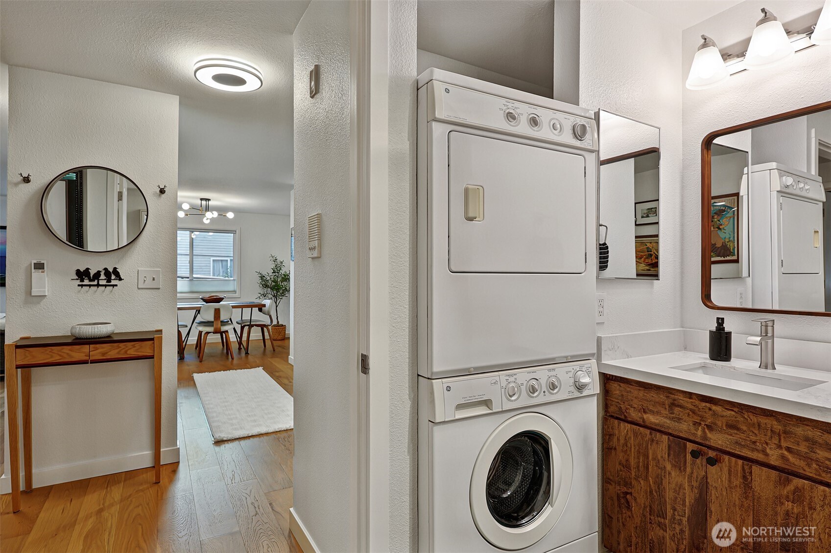 2512 E Madison Street Unit: 401