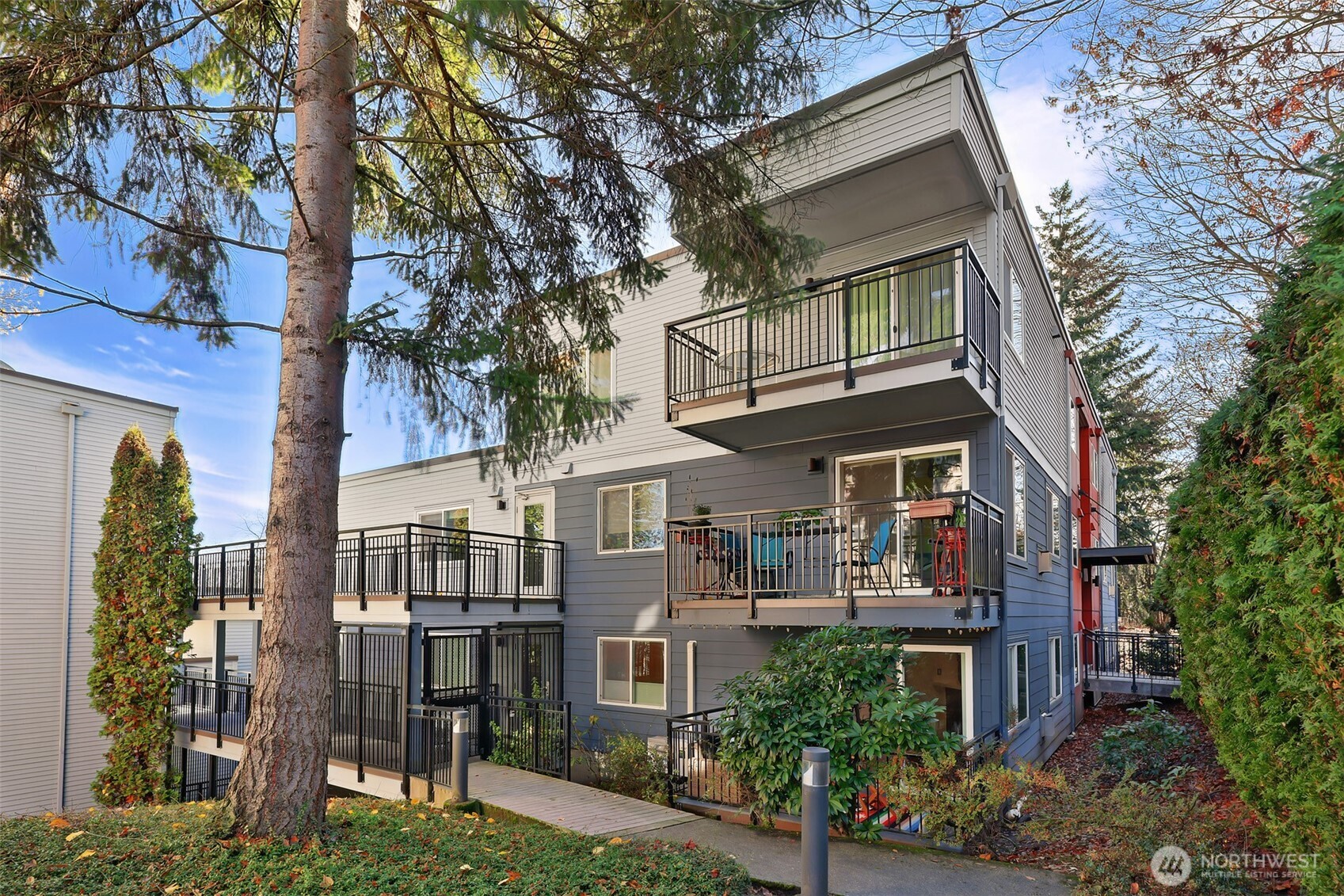 2512 E Madison Street Unit: 401