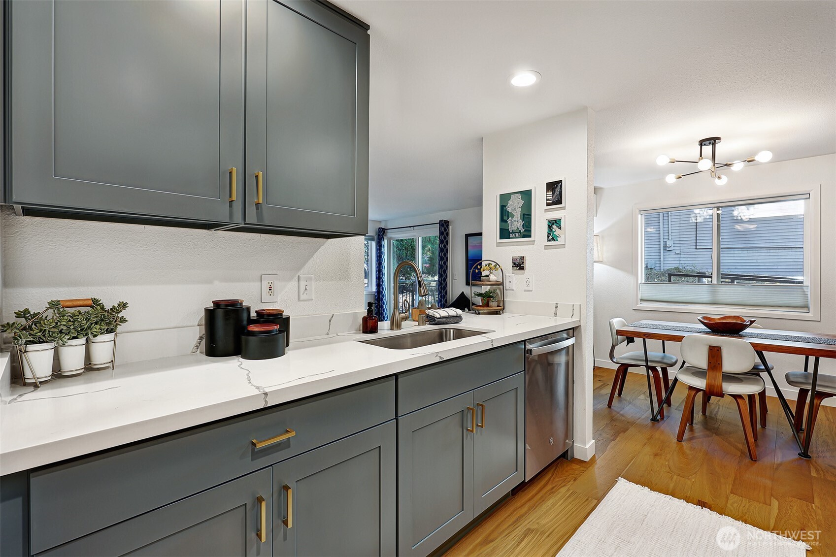 2512 E Madison Street Unit: 401