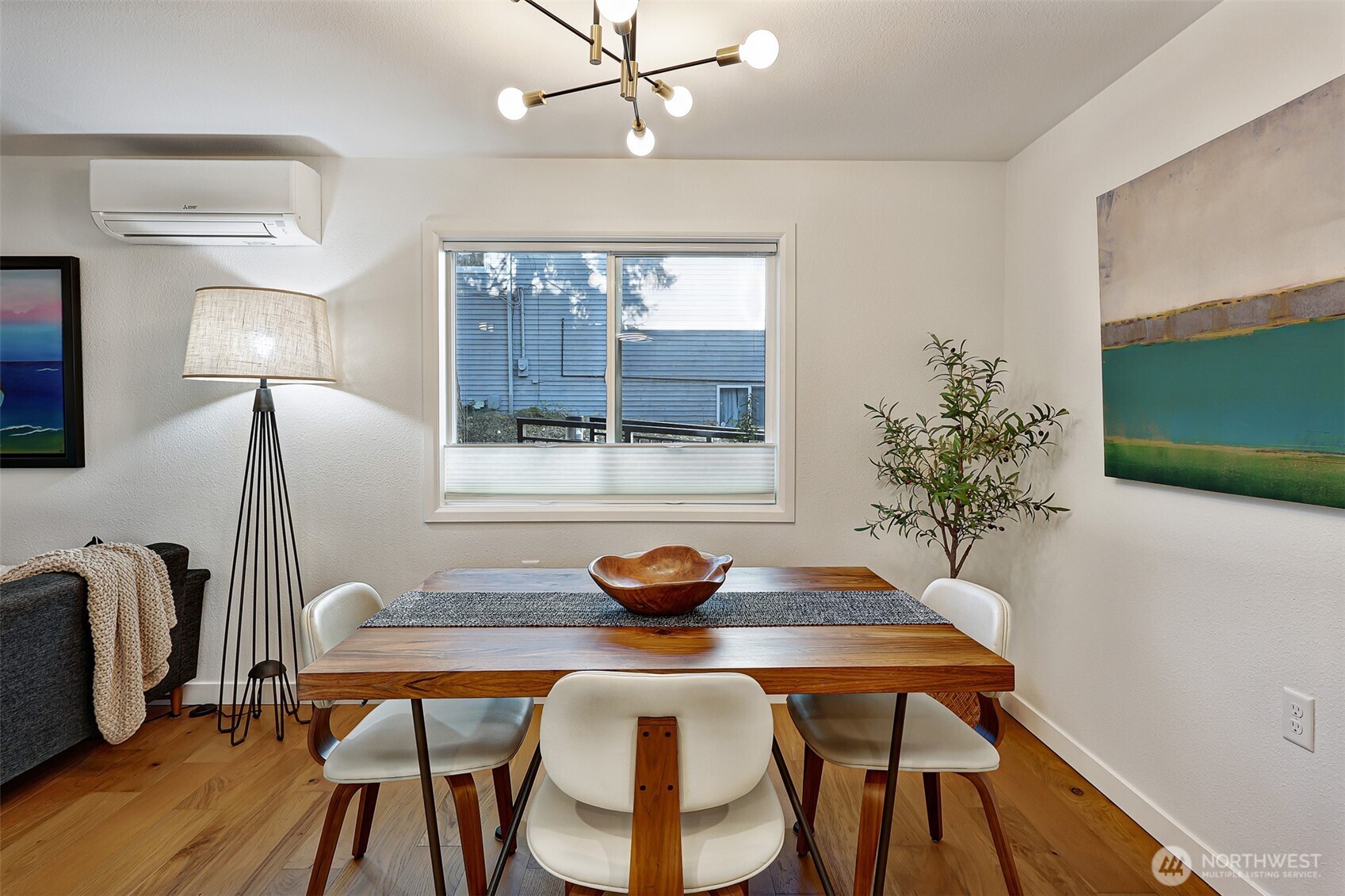 2512 E Madison Street Unit: 401