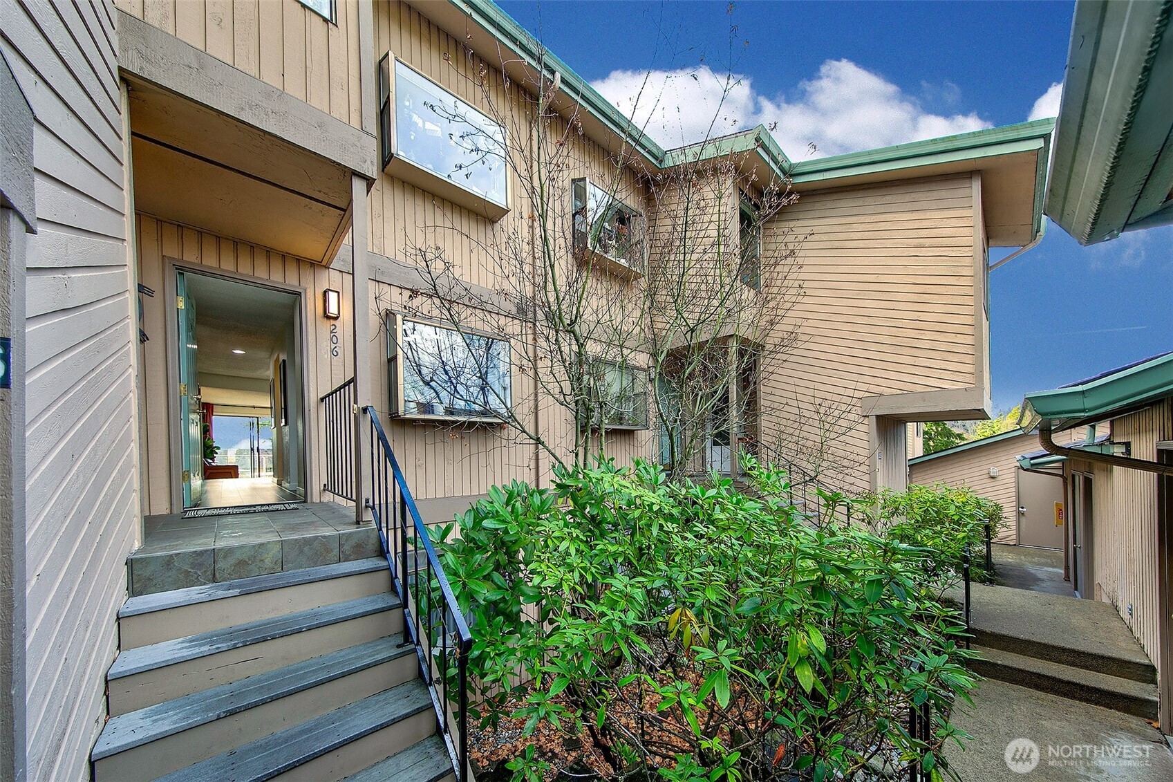 23001 Lakeview Drive Unit: I-206