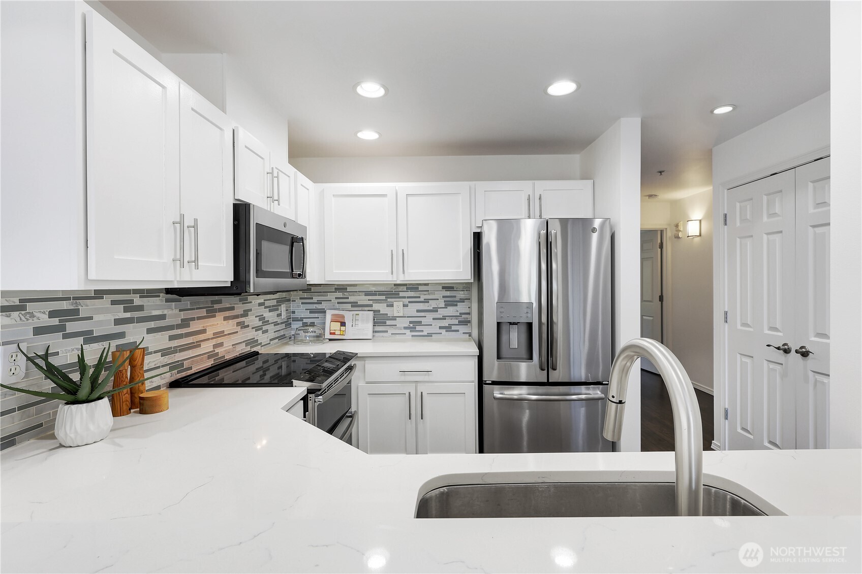 4026 Stone Way N Unit: 501