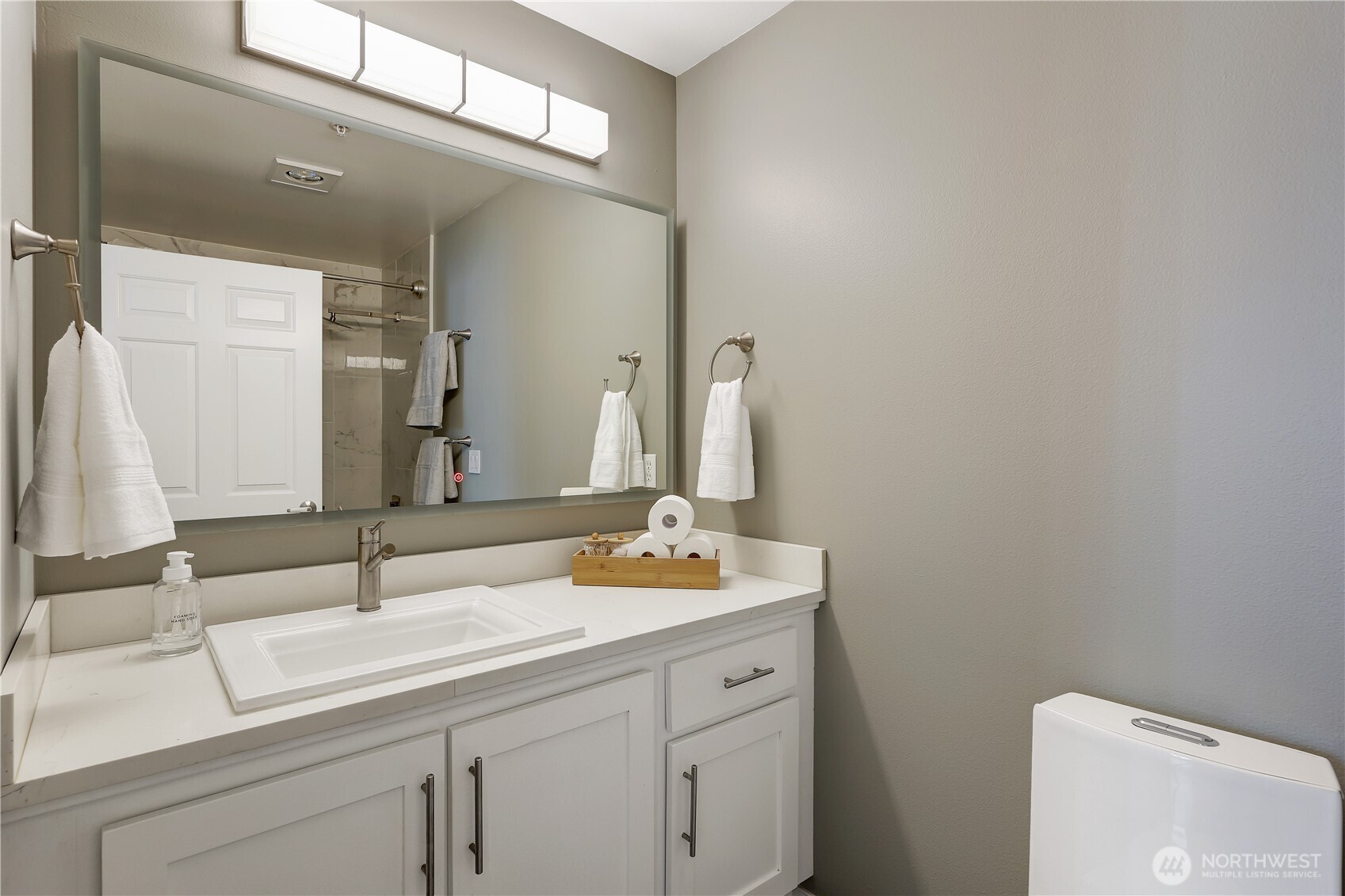 4026 Stone Way N Unit: 501