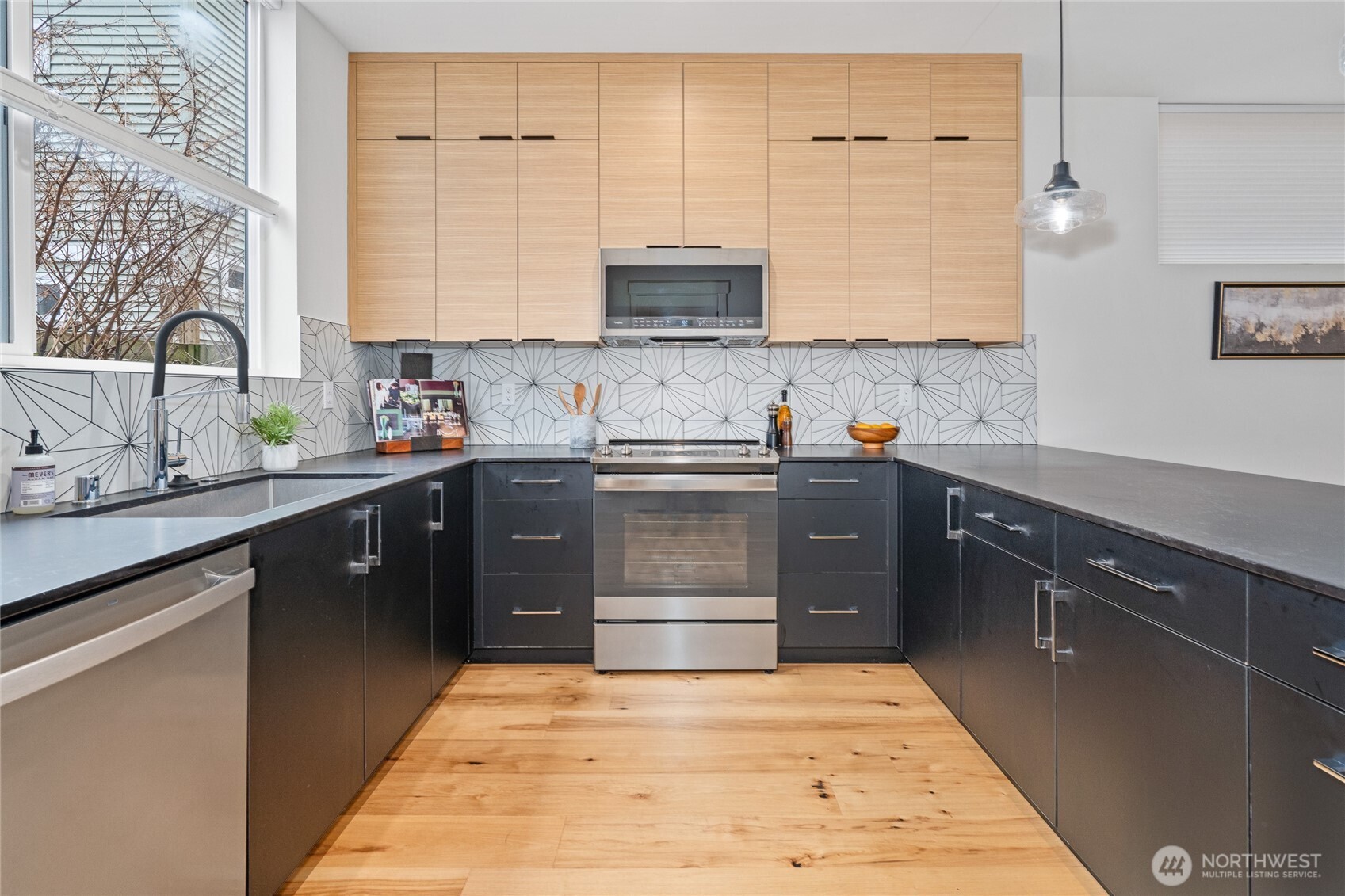 4517 B Sunnyside Avenue N