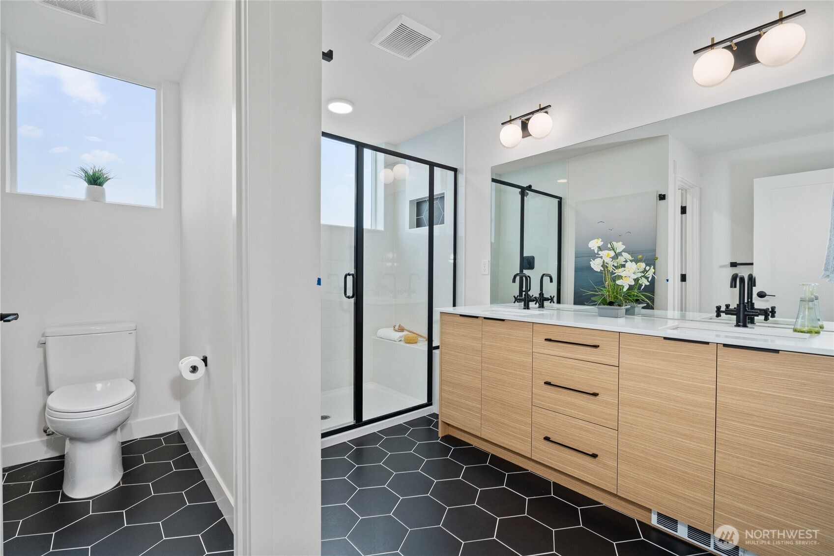 4517 B Sunnyside Avenue N