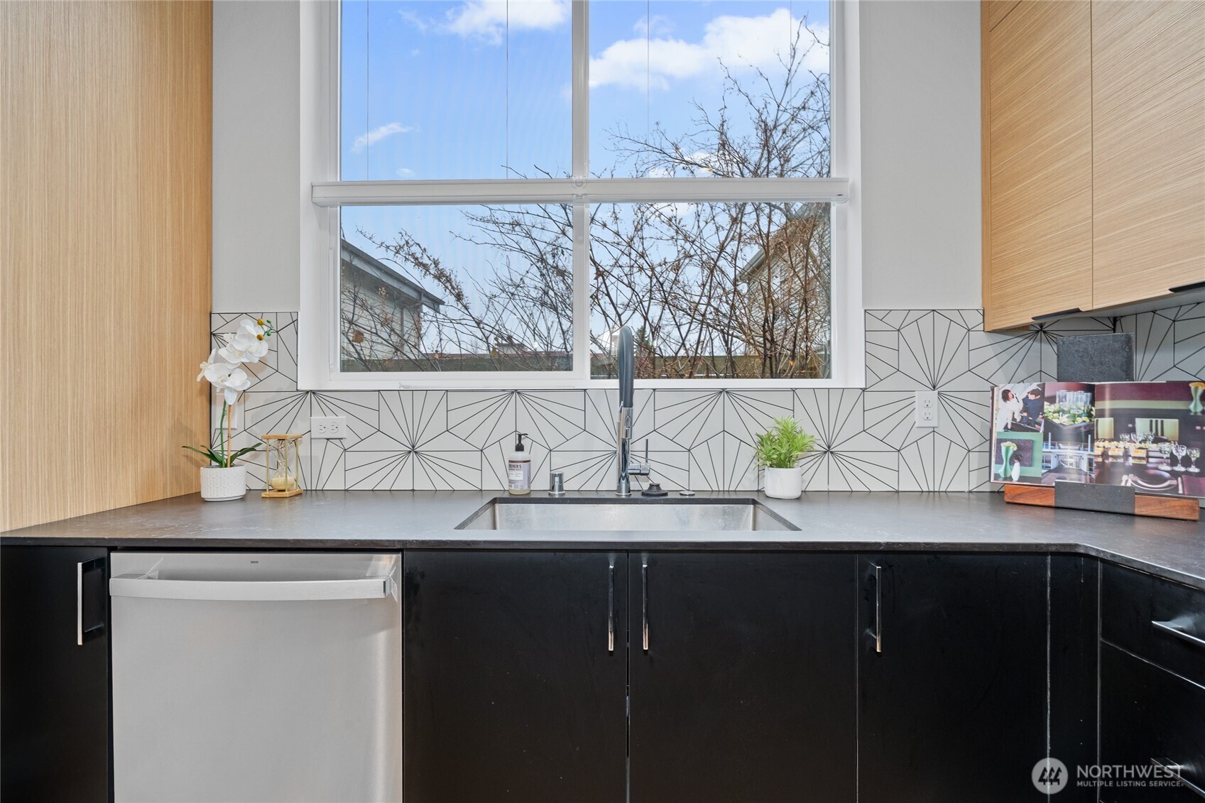 4517 B Sunnyside Avenue N