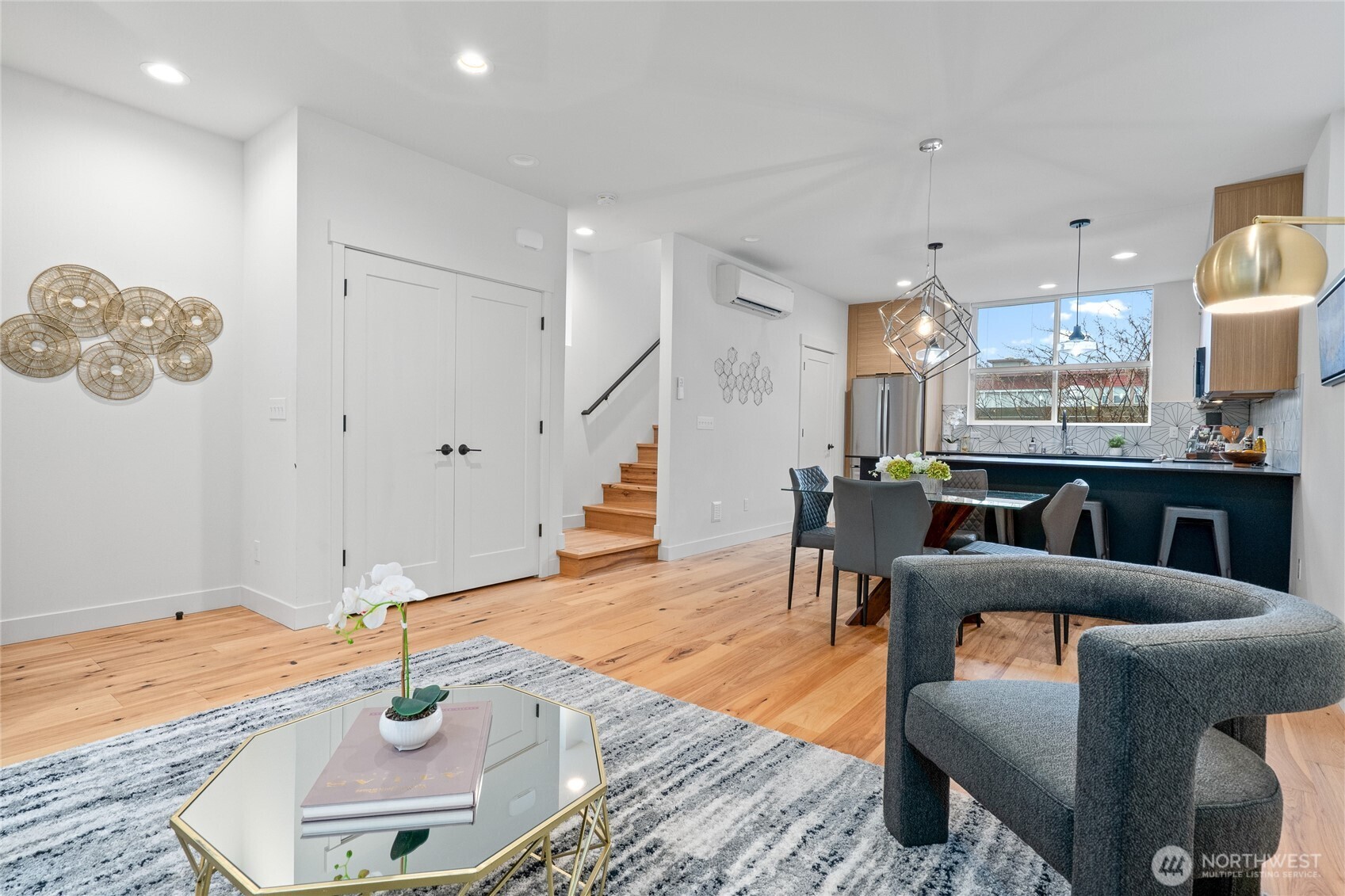 4517 B Sunnyside Avenue N