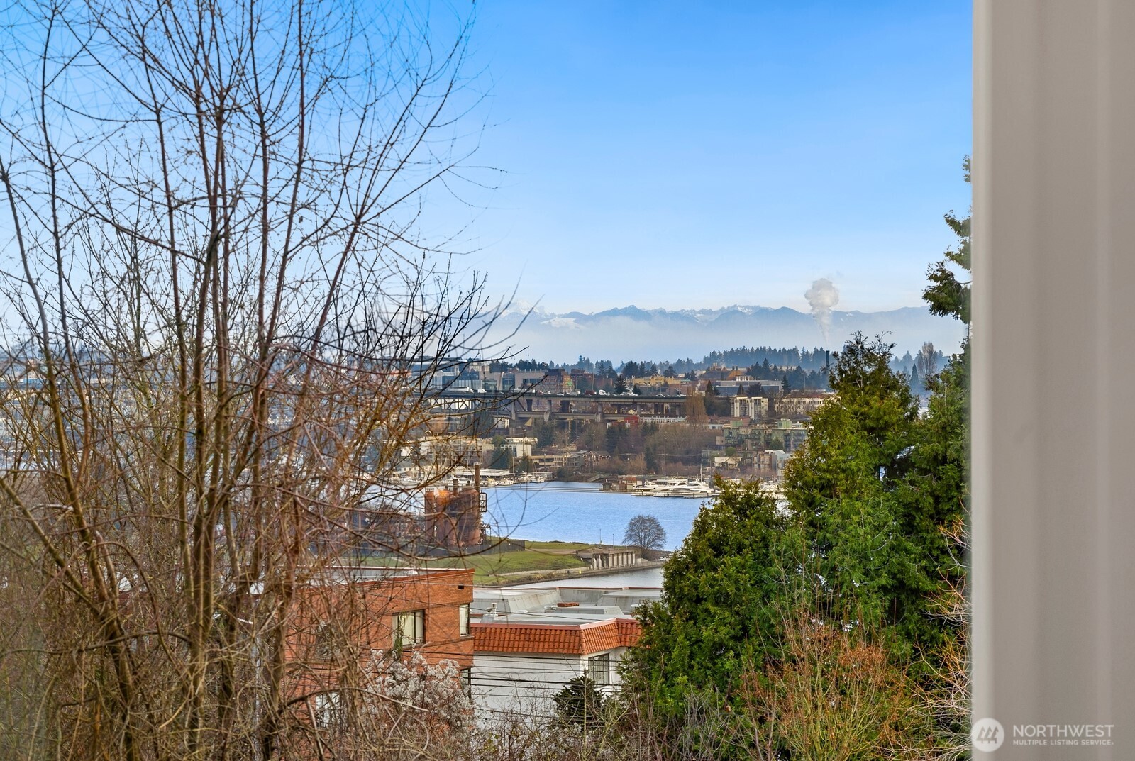 2410 Aurora Avenue N Unit: 106