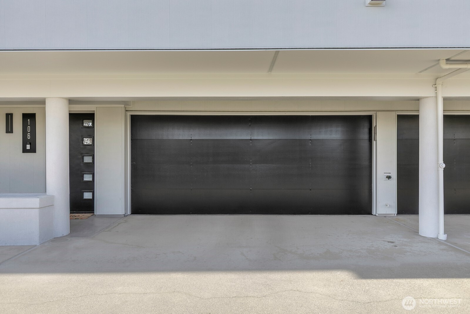 2410 Aurora Avenue N Unit: 106