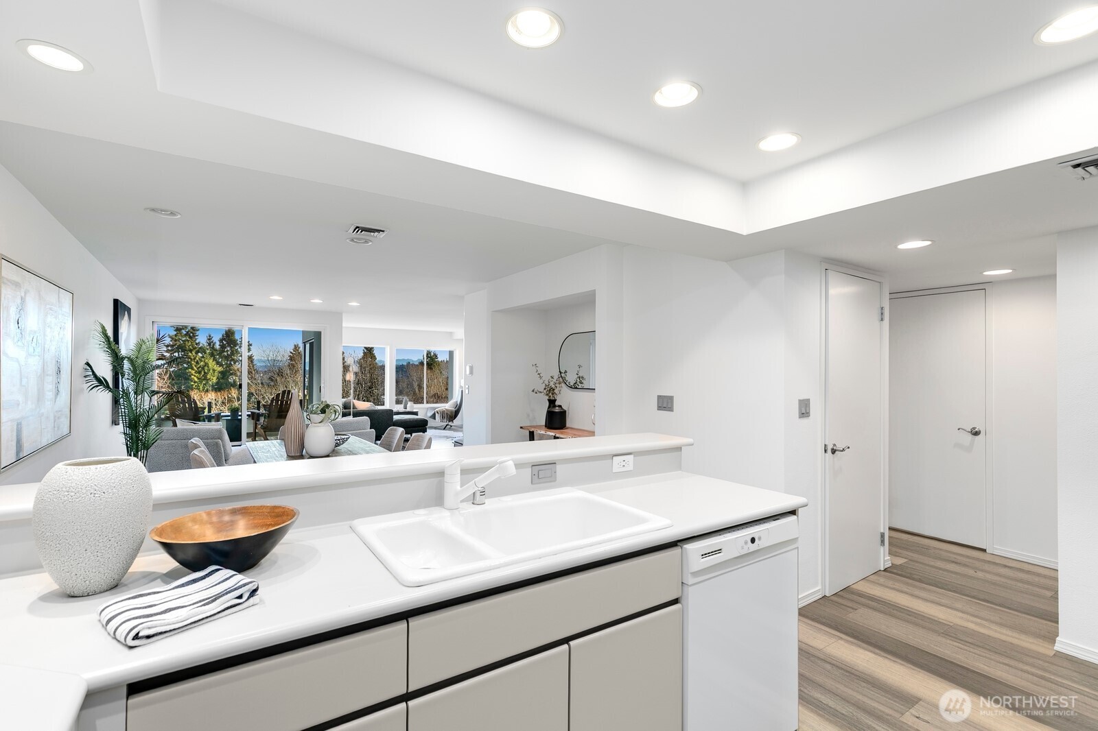 2410 Aurora Avenue N Unit: 106