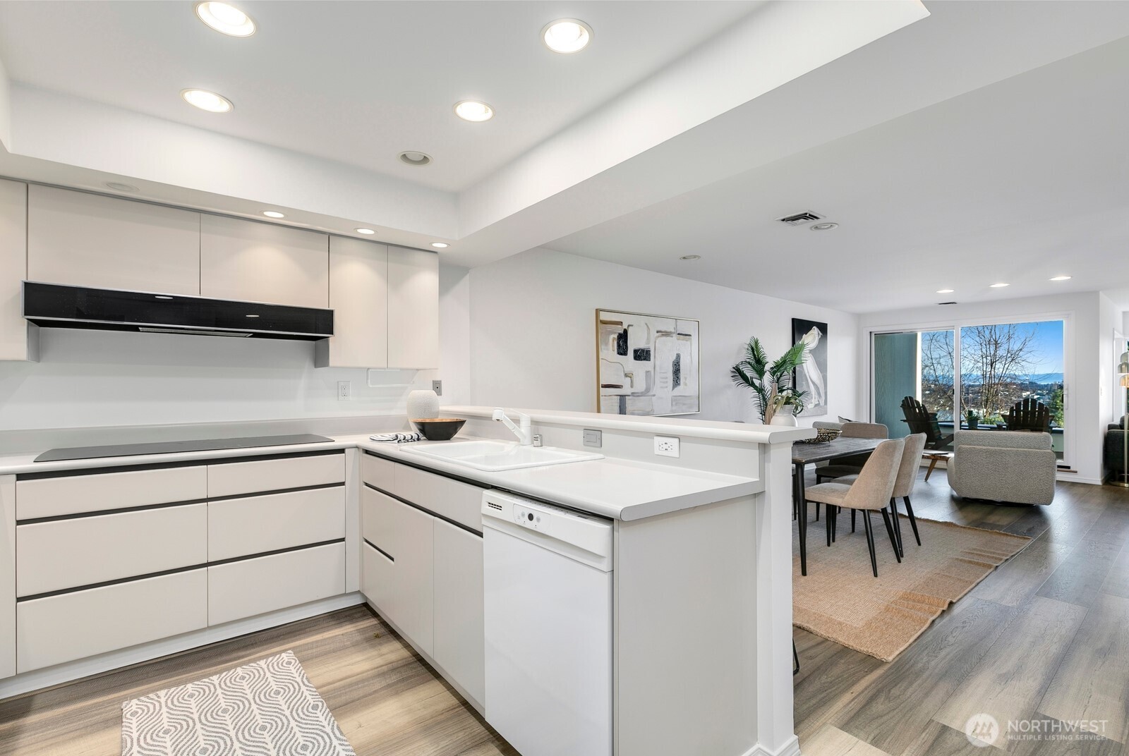 2410 Aurora Avenue N Unit: 106