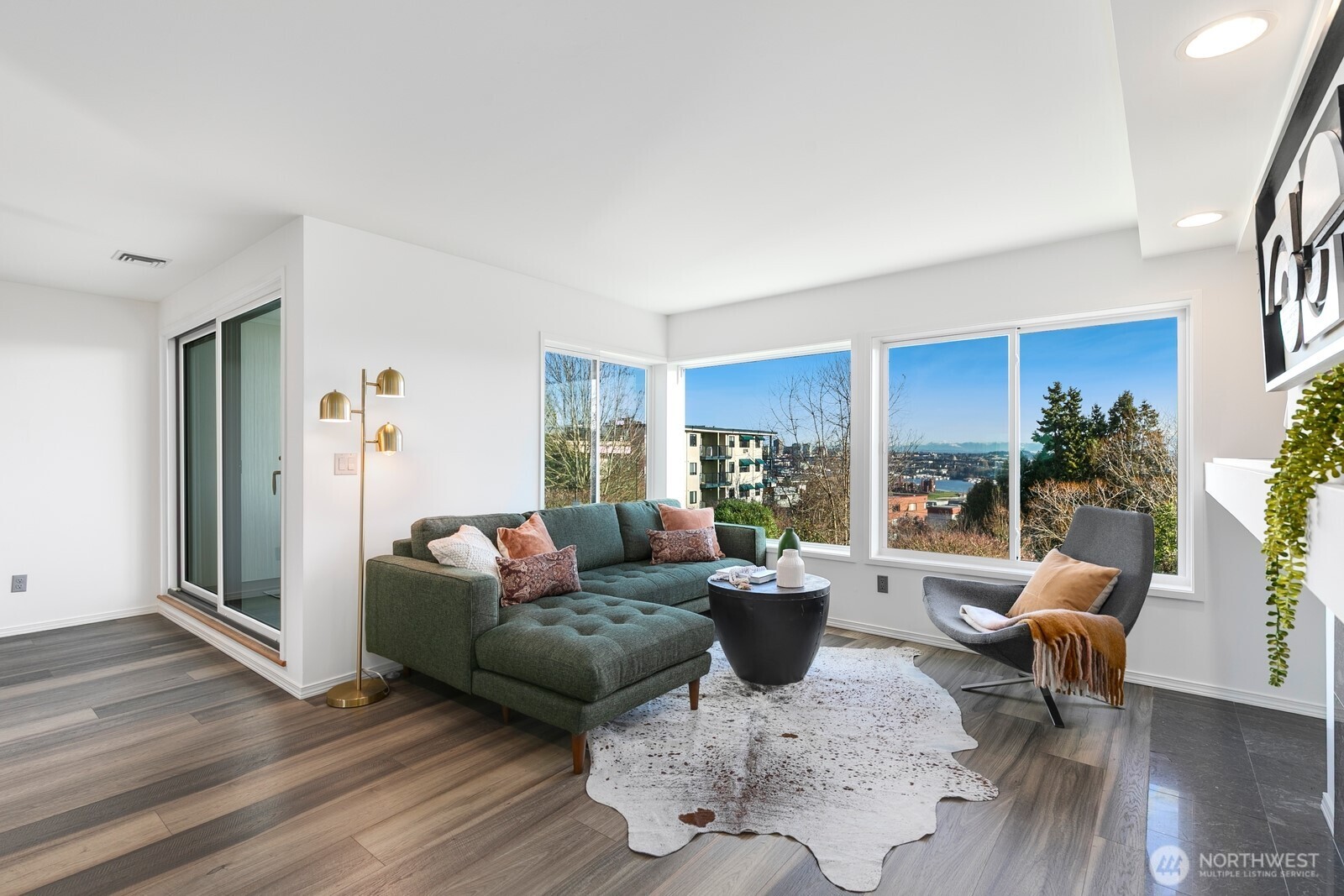 2410 Aurora Avenue N Unit: 106