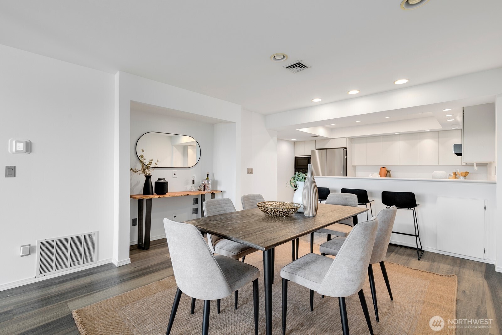 2410 Aurora Avenue N Unit: 106