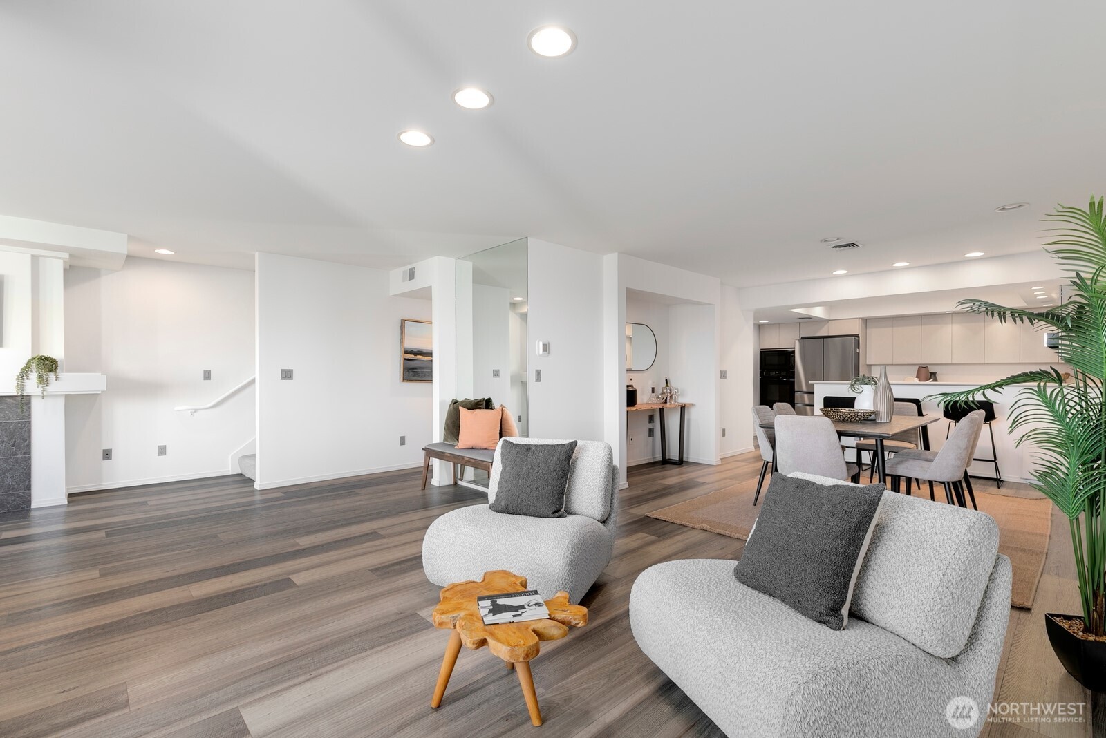 2410 Aurora Avenue N Unit: 106