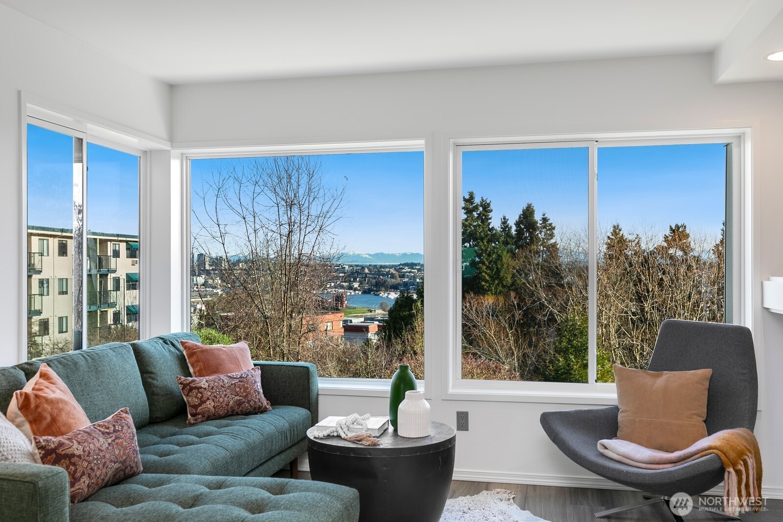 2410 Aurora Avenue N Unit: 106