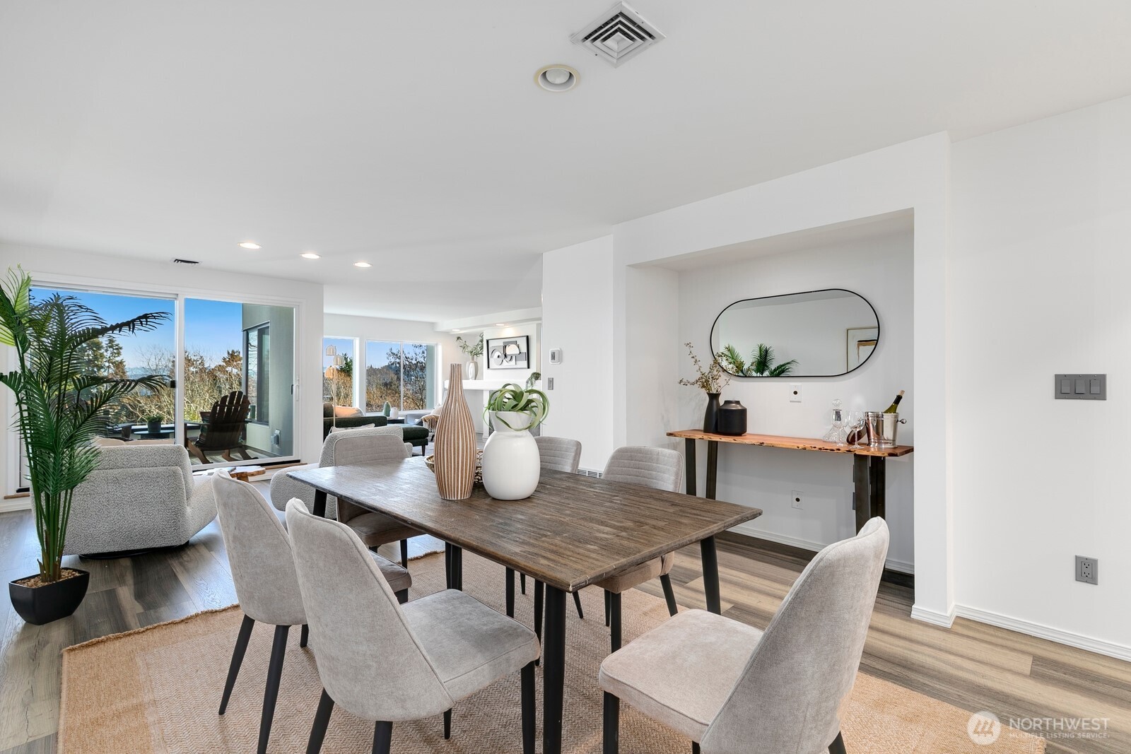 2410 Aurora Avenue N Unit: 106