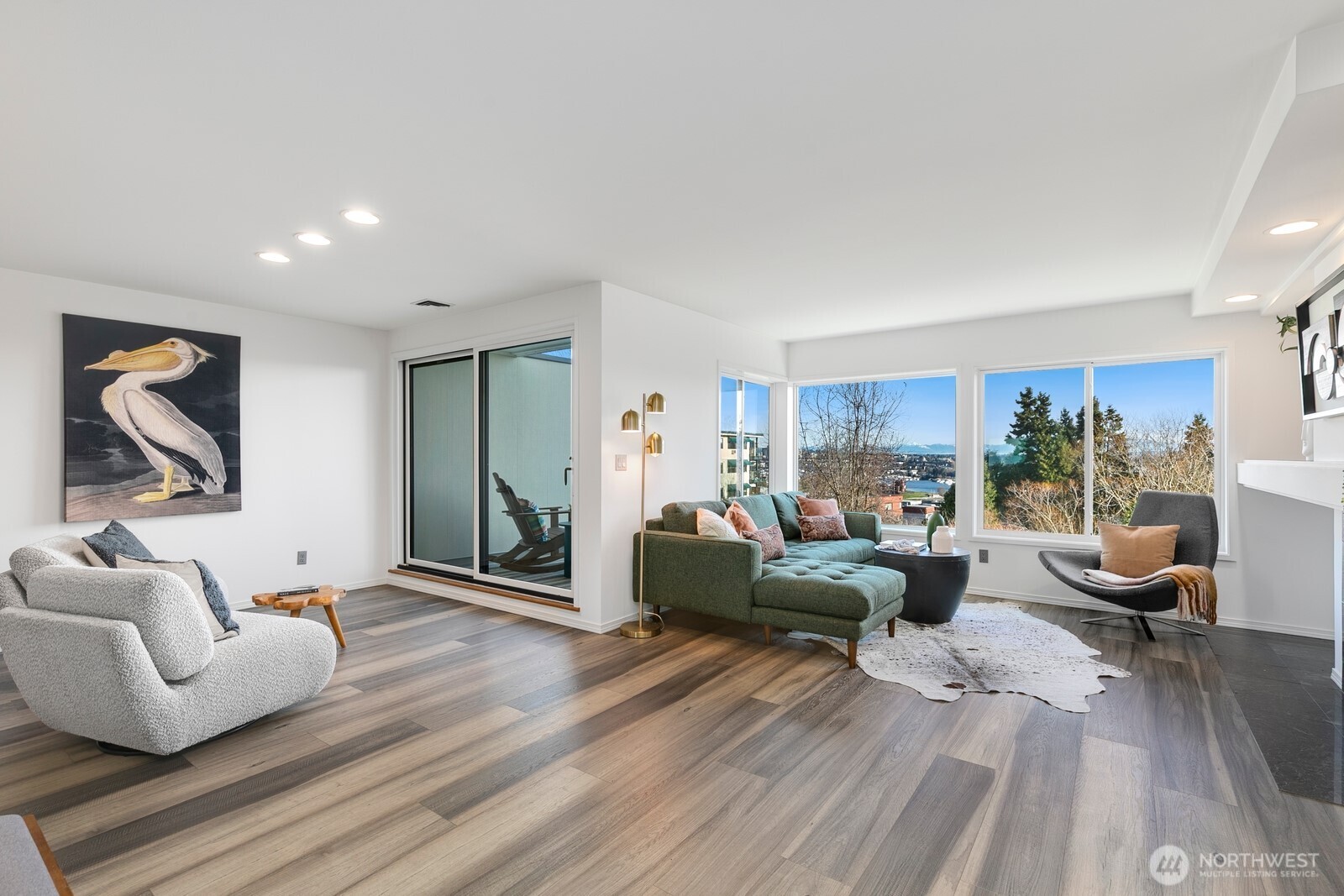 2410 Aurora Avenue N Unit: 106