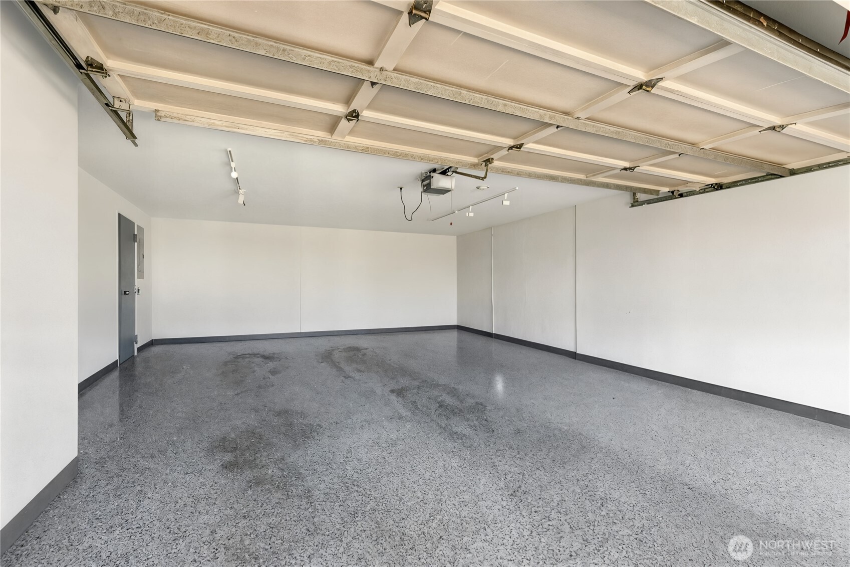 2410 Aurora Avenue N Unit: 106