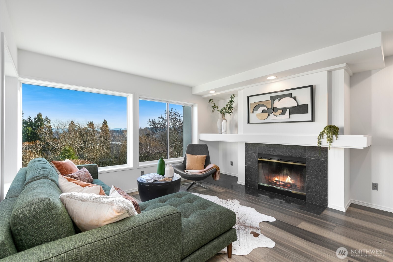 2410 Aurora Avenue N Unit: 106