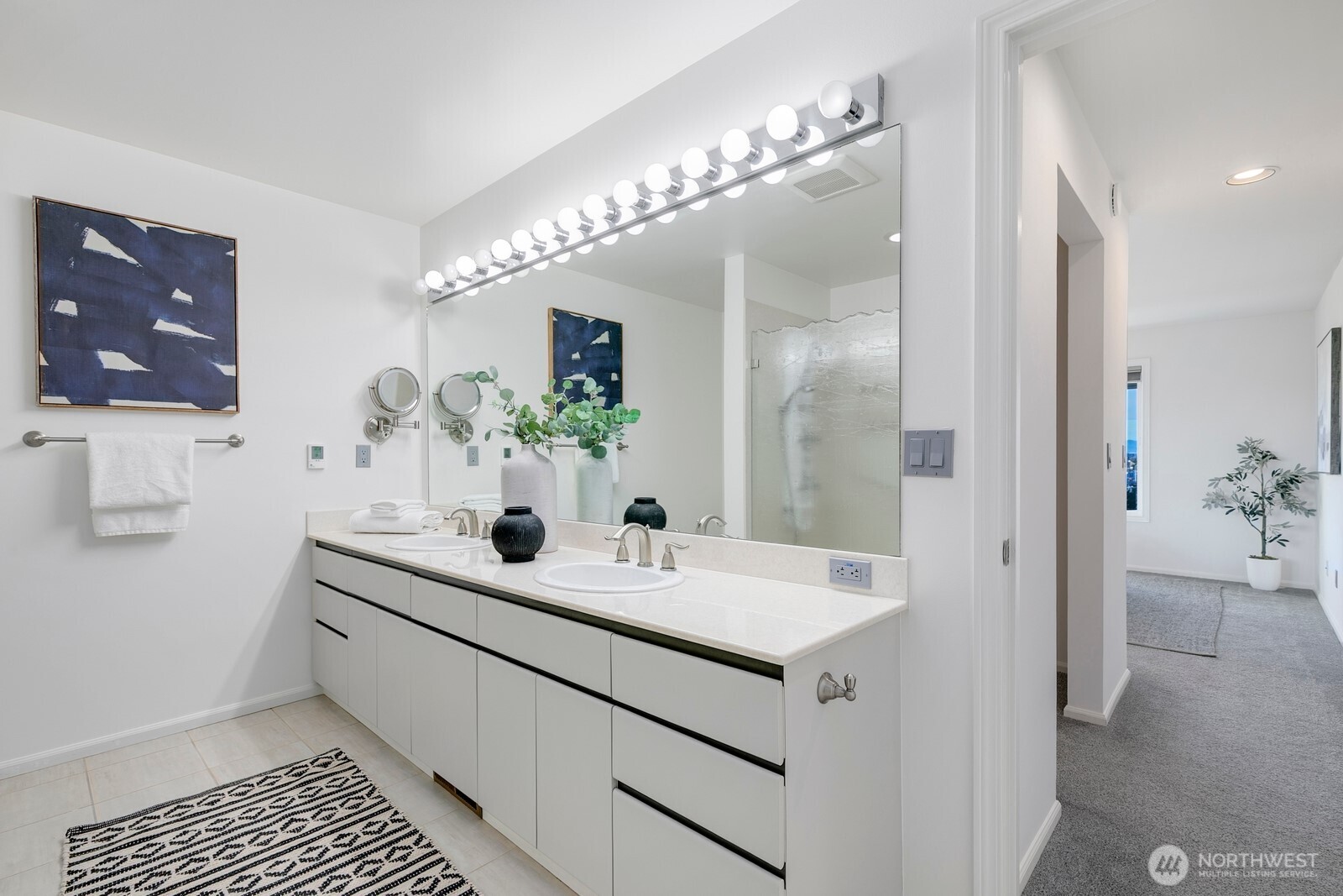 2410 Aurora Avenue N Unit: 106