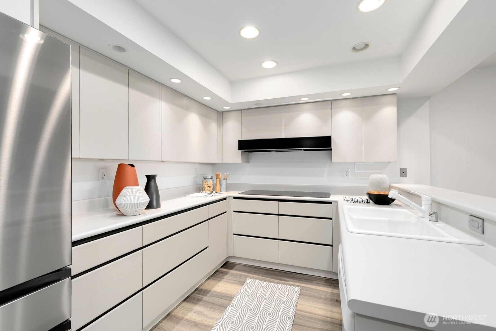 2410 Aurora Avenue N Unit: 106