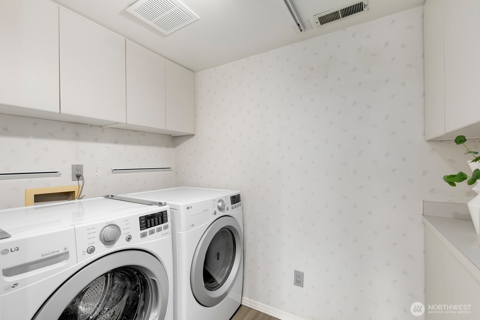 2410 Aurora Avenue N Unit: 106