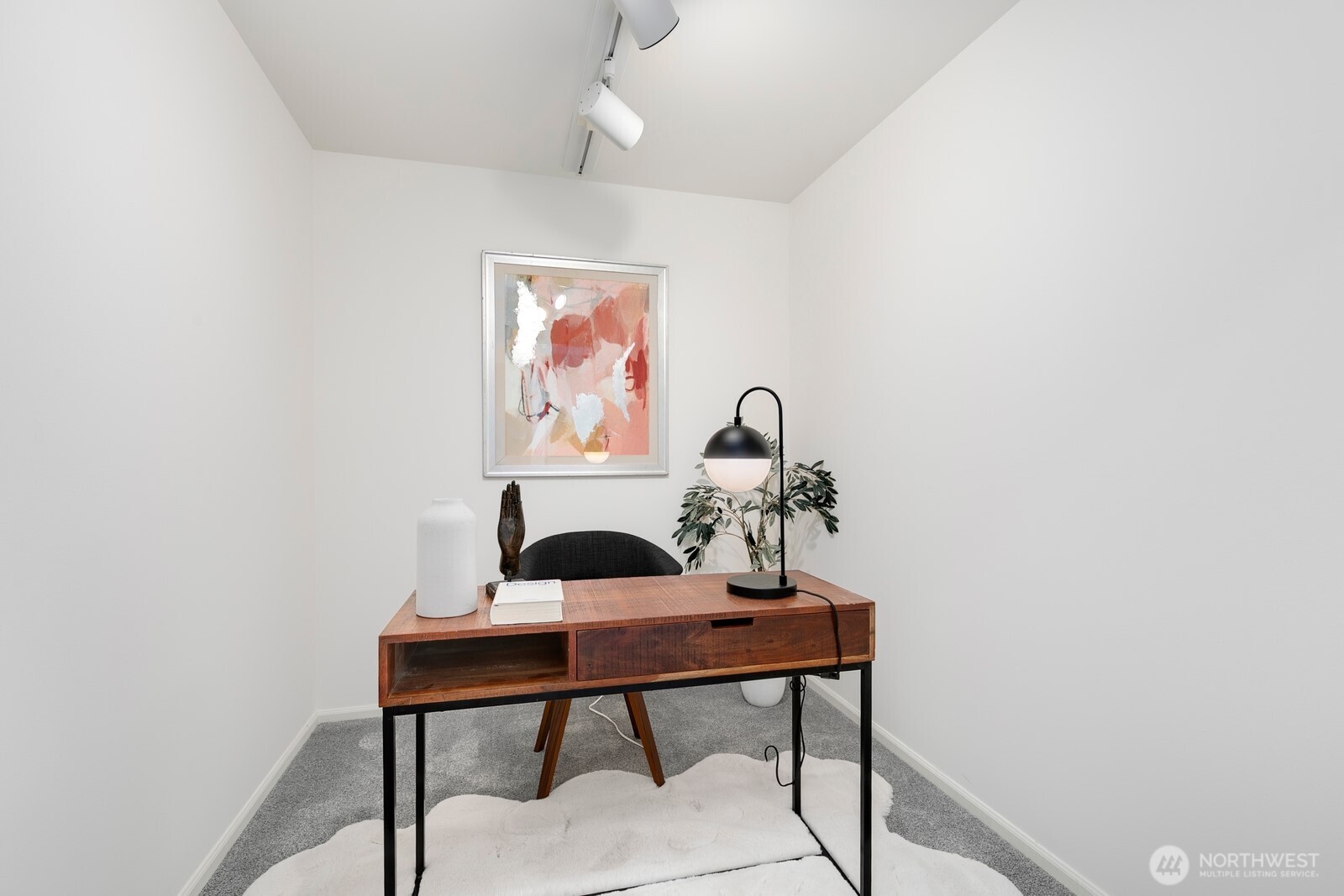 2410 Aurora Avenue N Unit: 106