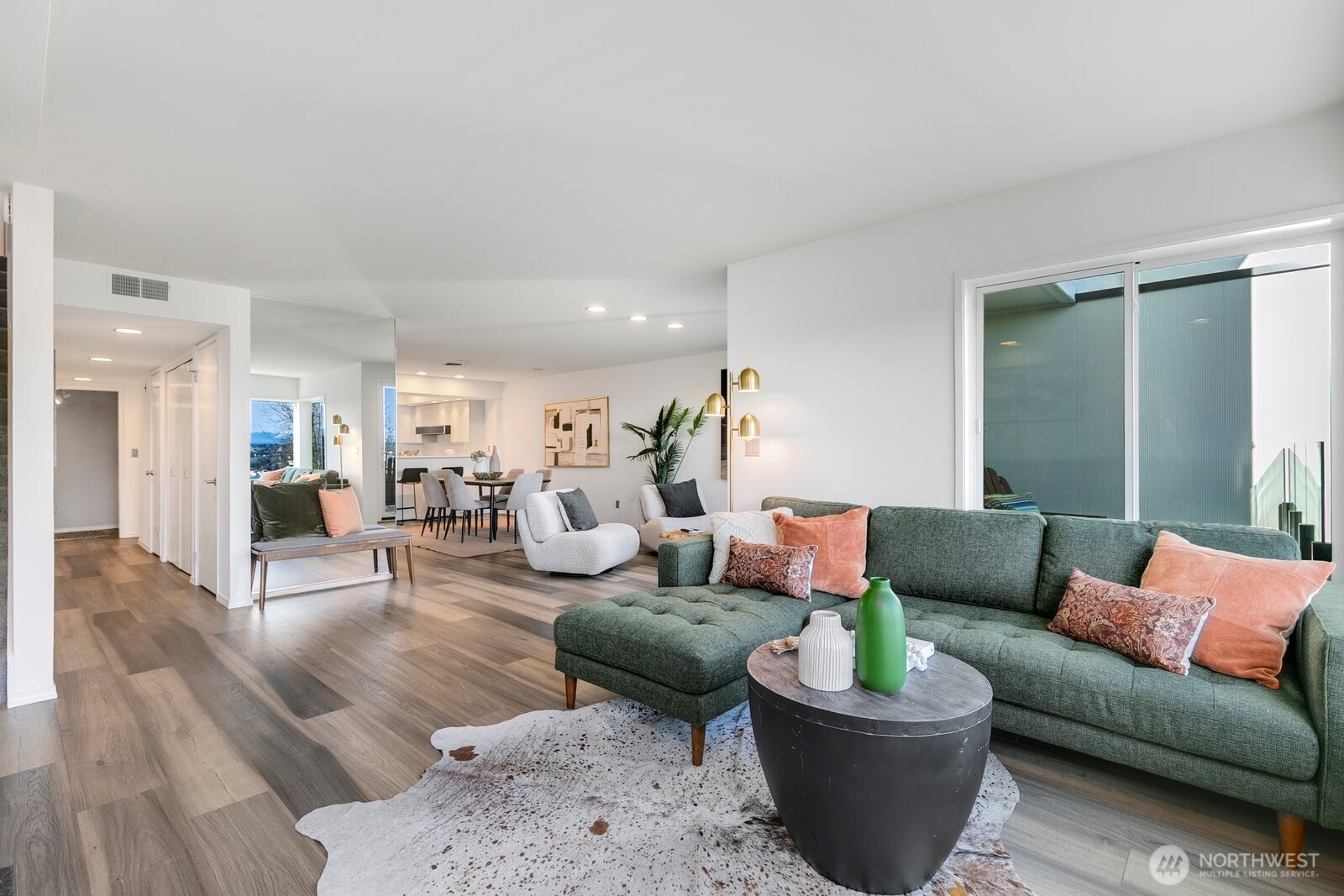 2410 Aurora Avenue N Unit: 106