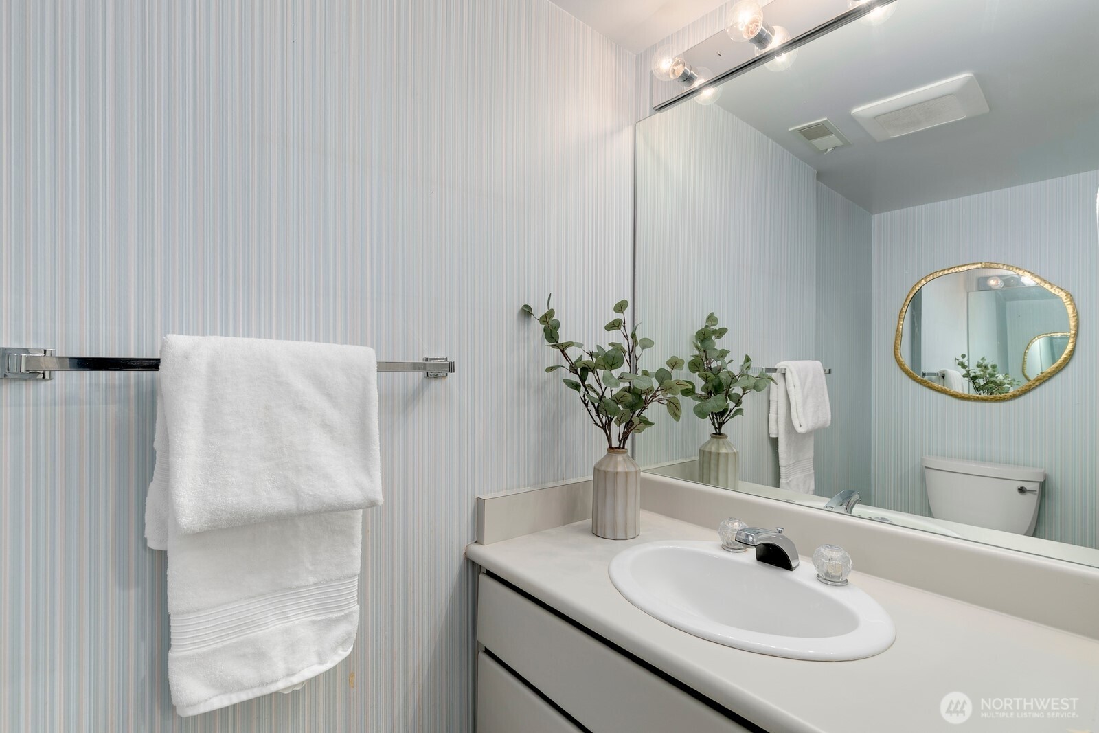 2410 Aurora Avenue N Unit: 106