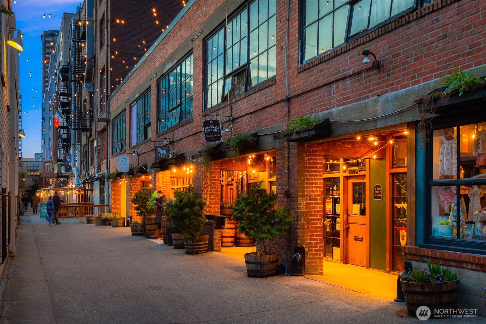 2030 Western Avenue Unit: 701