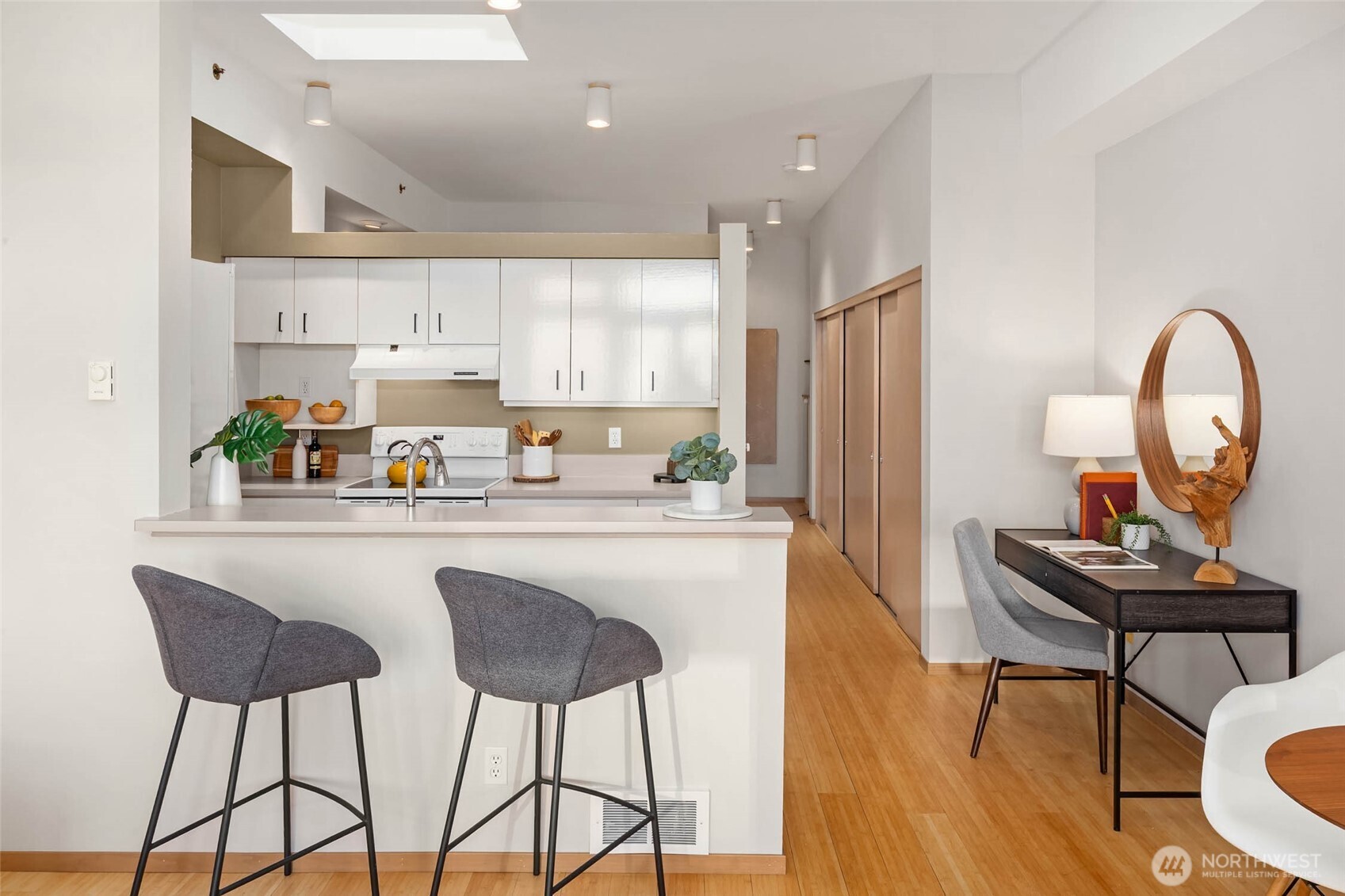 2030 Western Avenue Unit: 701