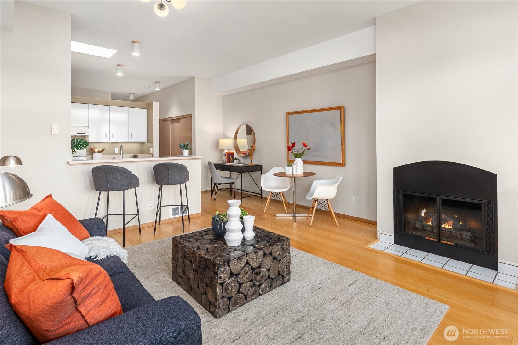 2030 Western Avenue Unit: 701