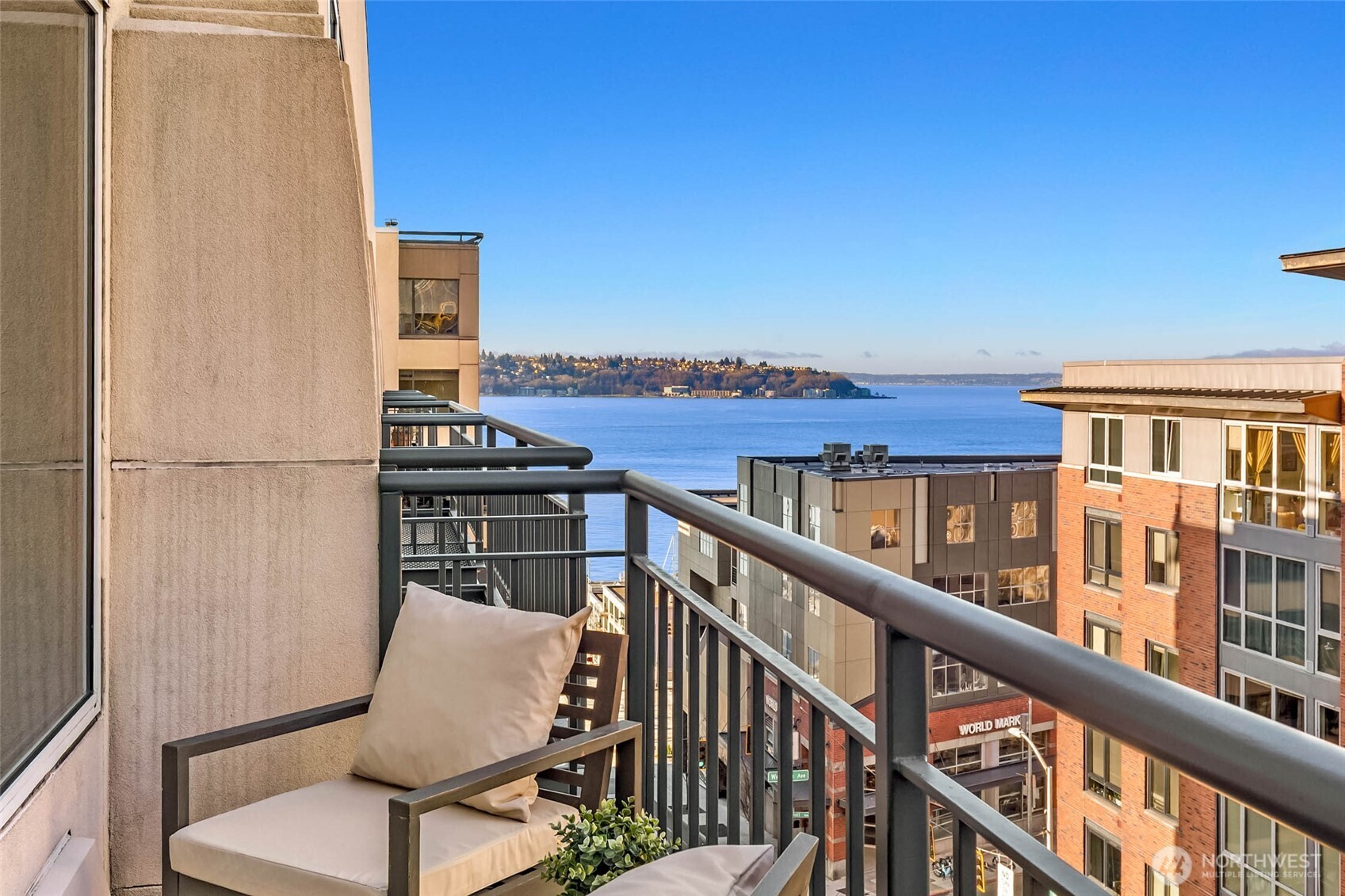 2030 Western Avenue Unit: 701