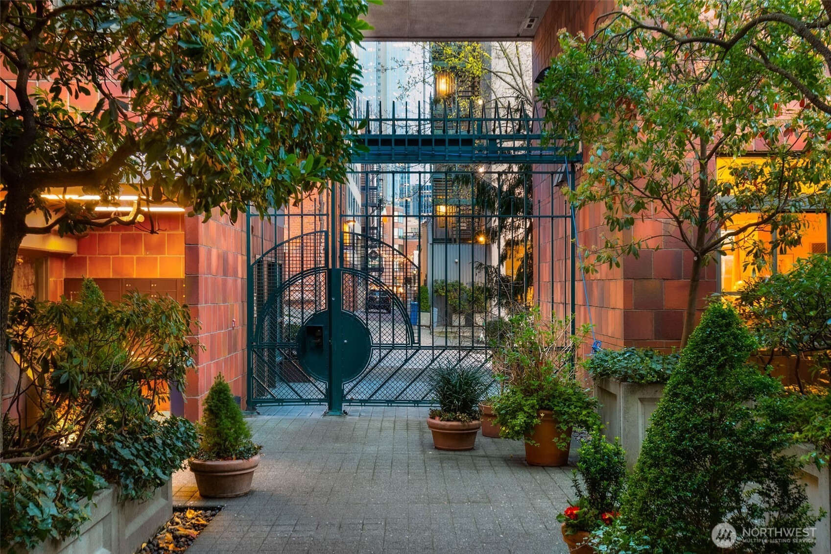 2030 Western Avenue Unit: 701