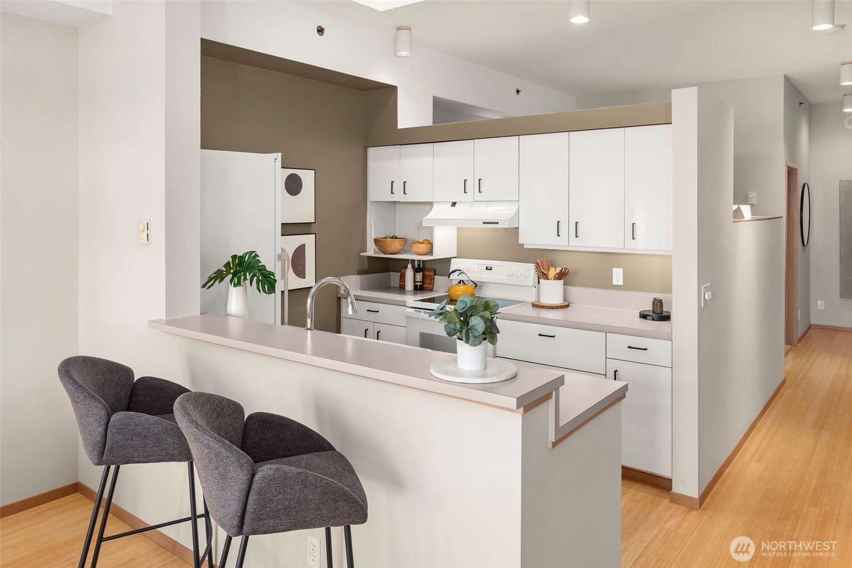 2030 Western Avenue Unit: 701