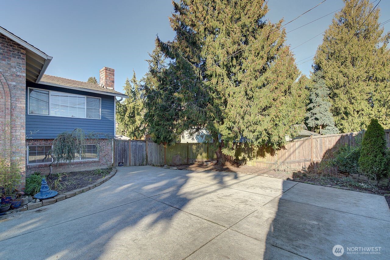 13902 Beverly Park Road