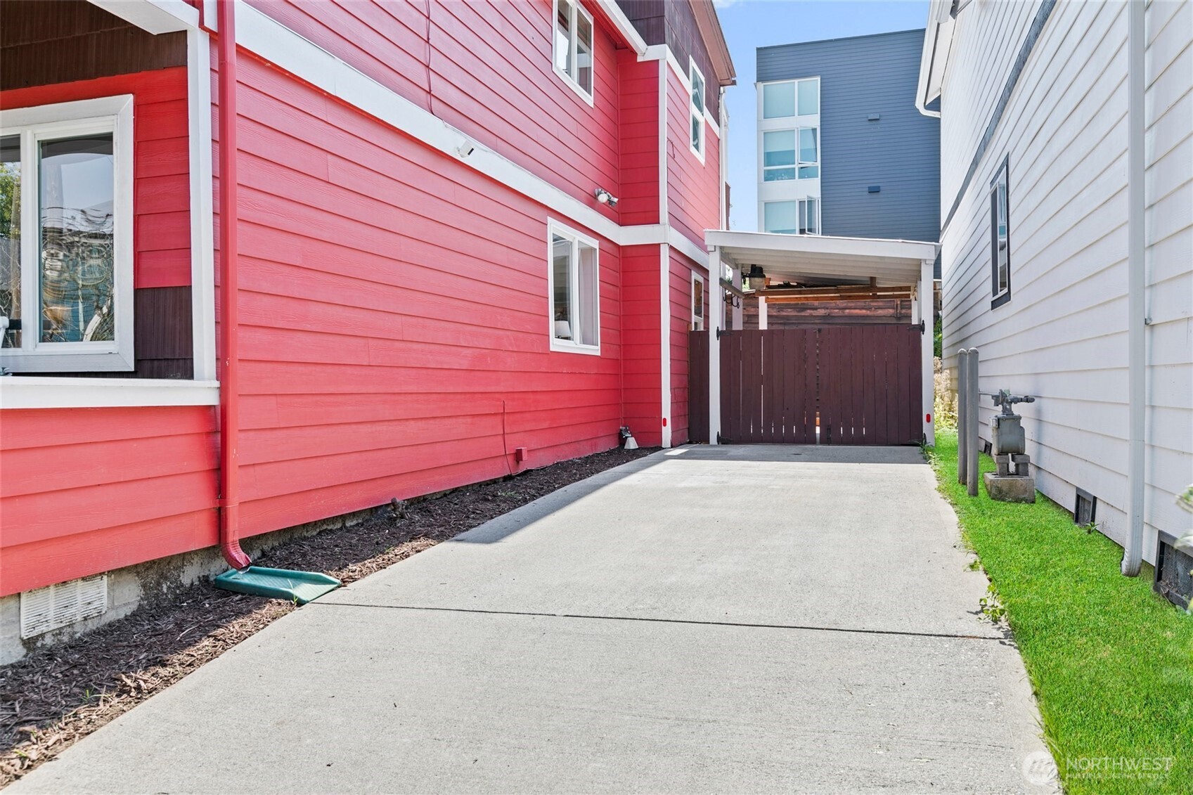 1913 E Spruce Street