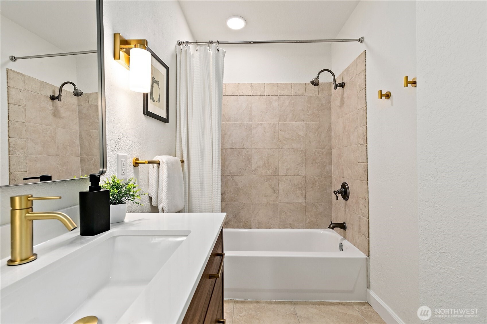 1913 E Spruce Street