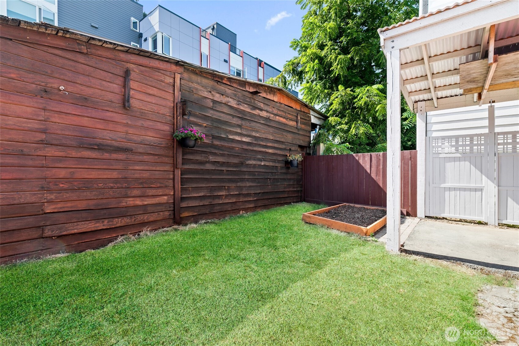 1913 E Spruce Street