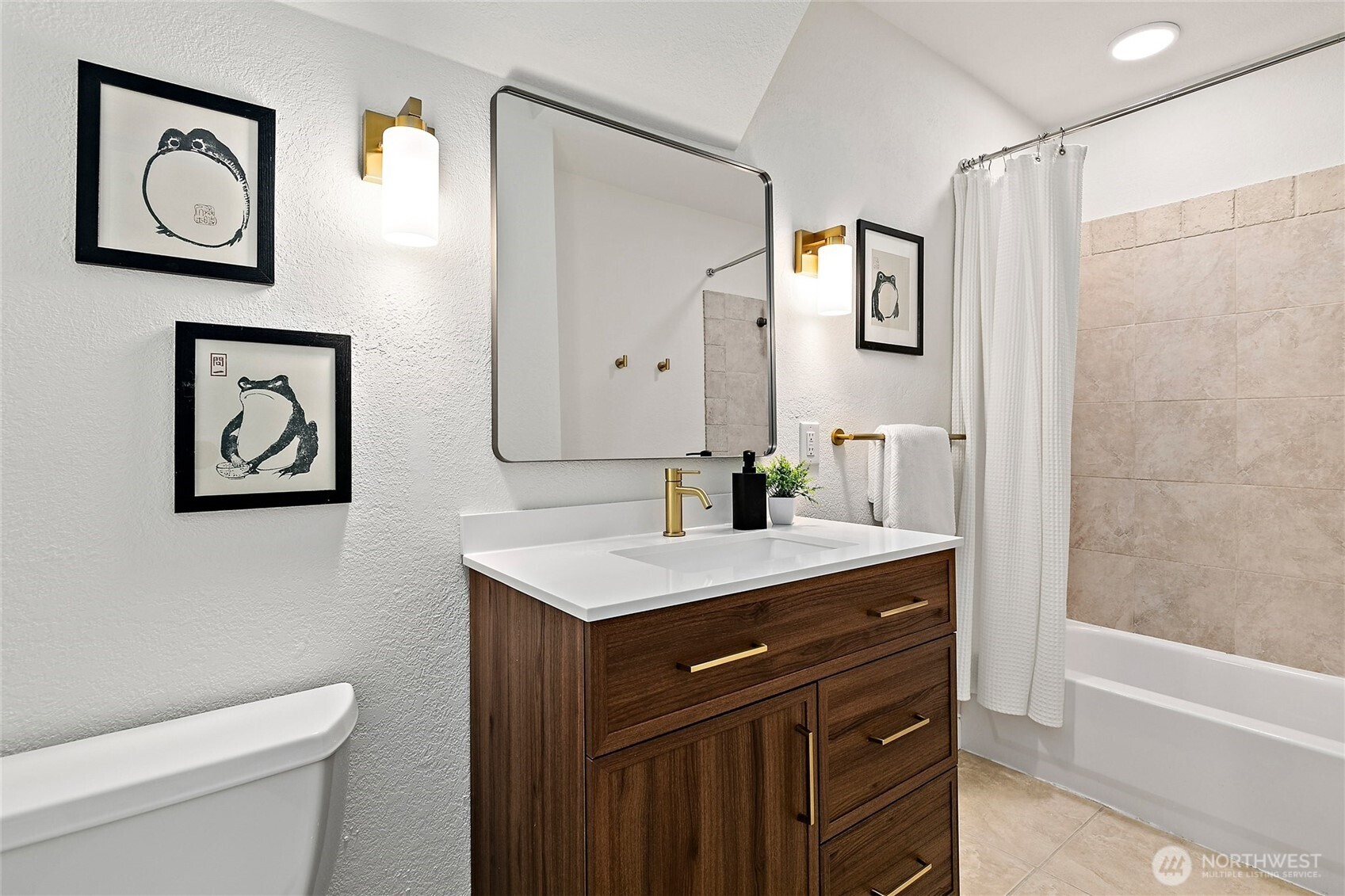 1913 E Spruce Street