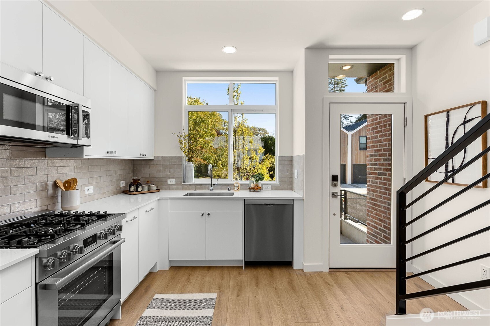 8333 H 12th Avenue NW