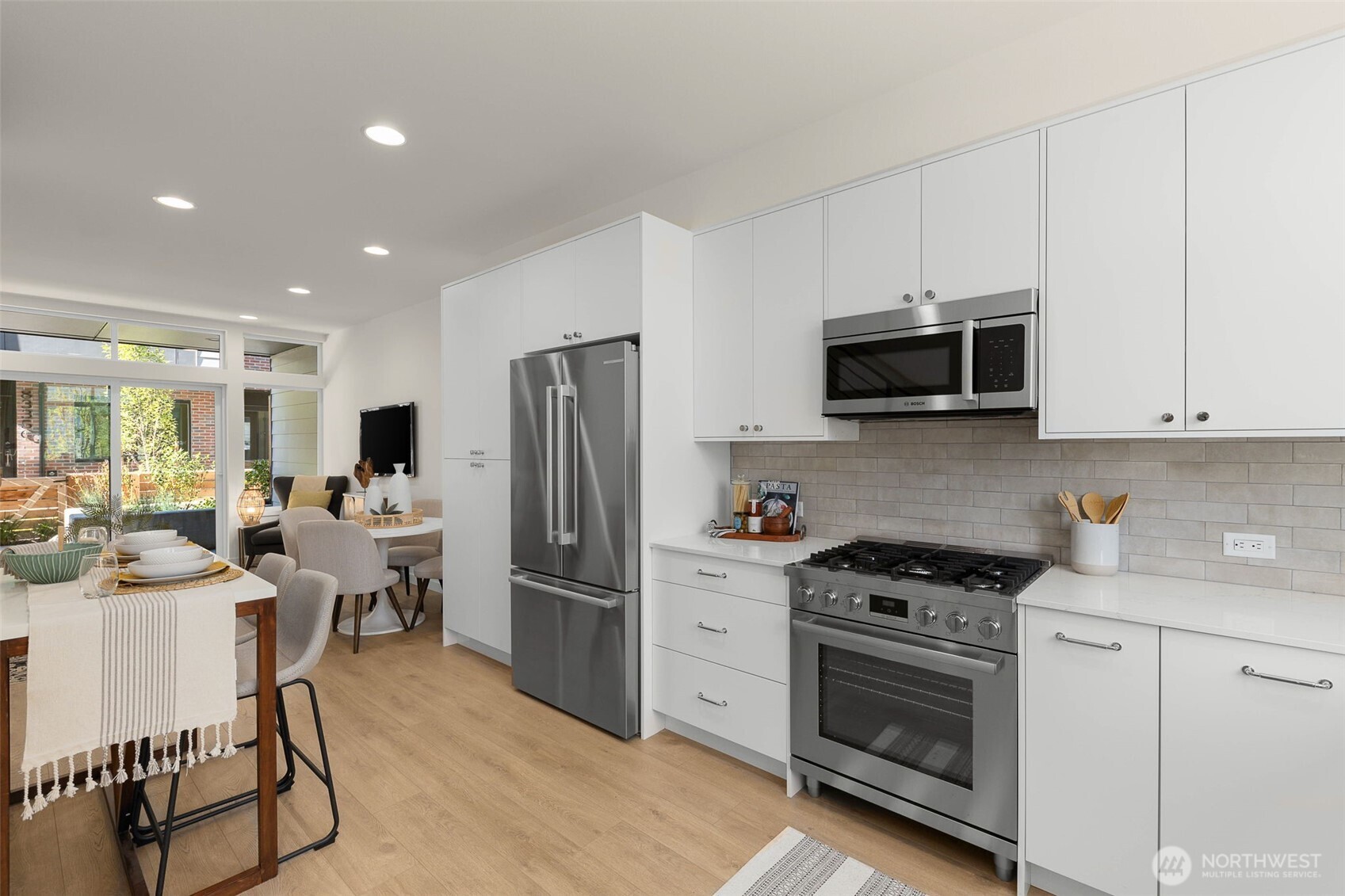 8333 H 12th Avenue NW