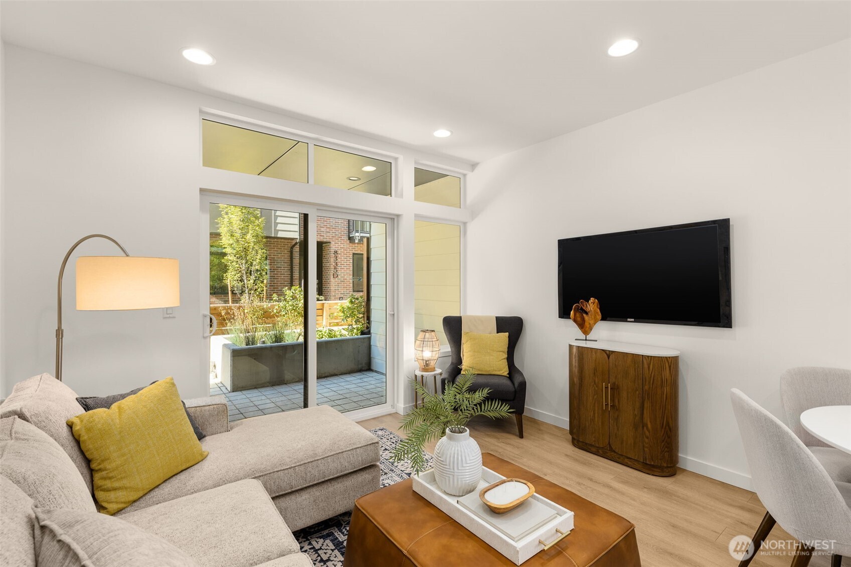 8333 H 12th Avenue NW