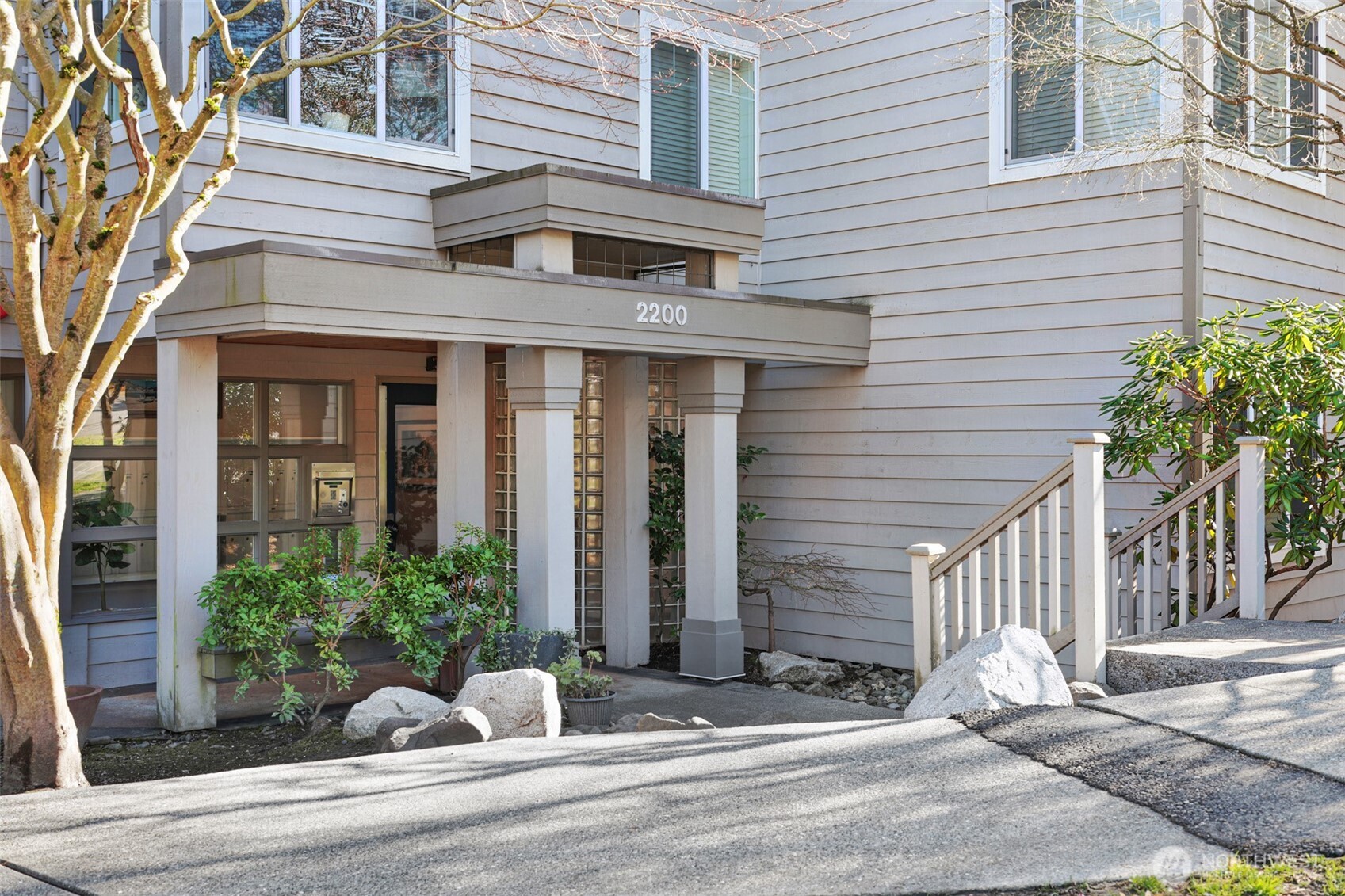 2200 Thorndyke Avenue W Unit: 402