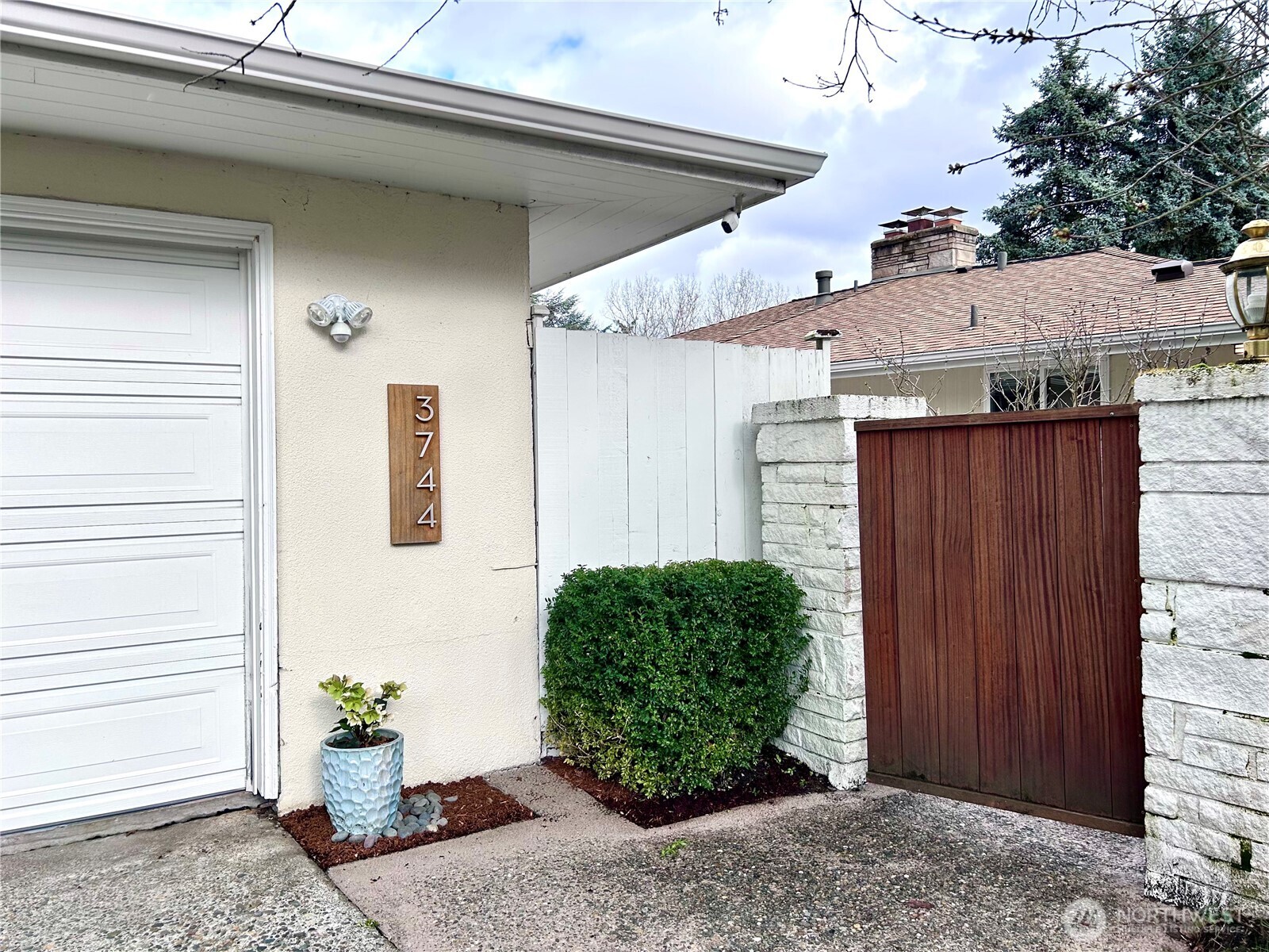 3744 NE 165th Street